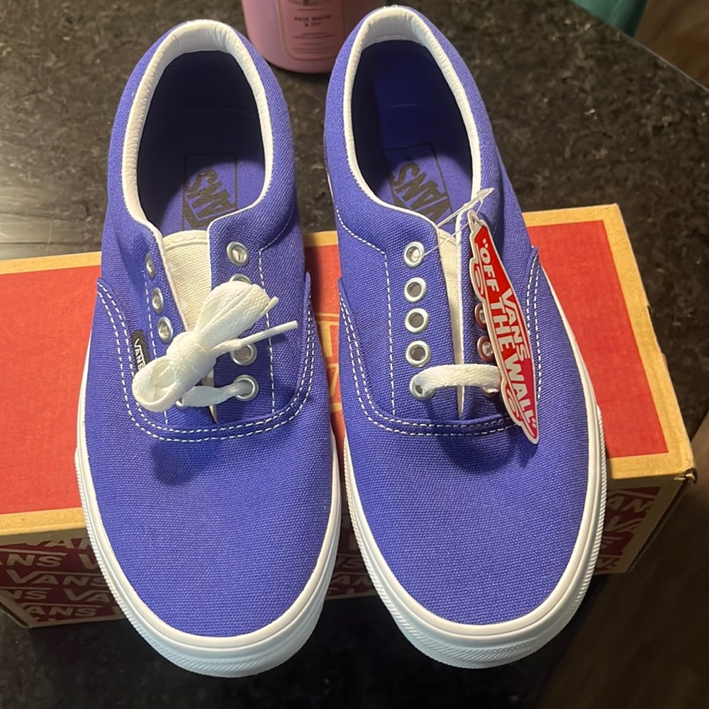 A new vans sneakers that isn’t my size